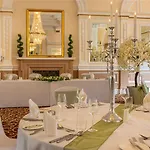 Midland Hotel *